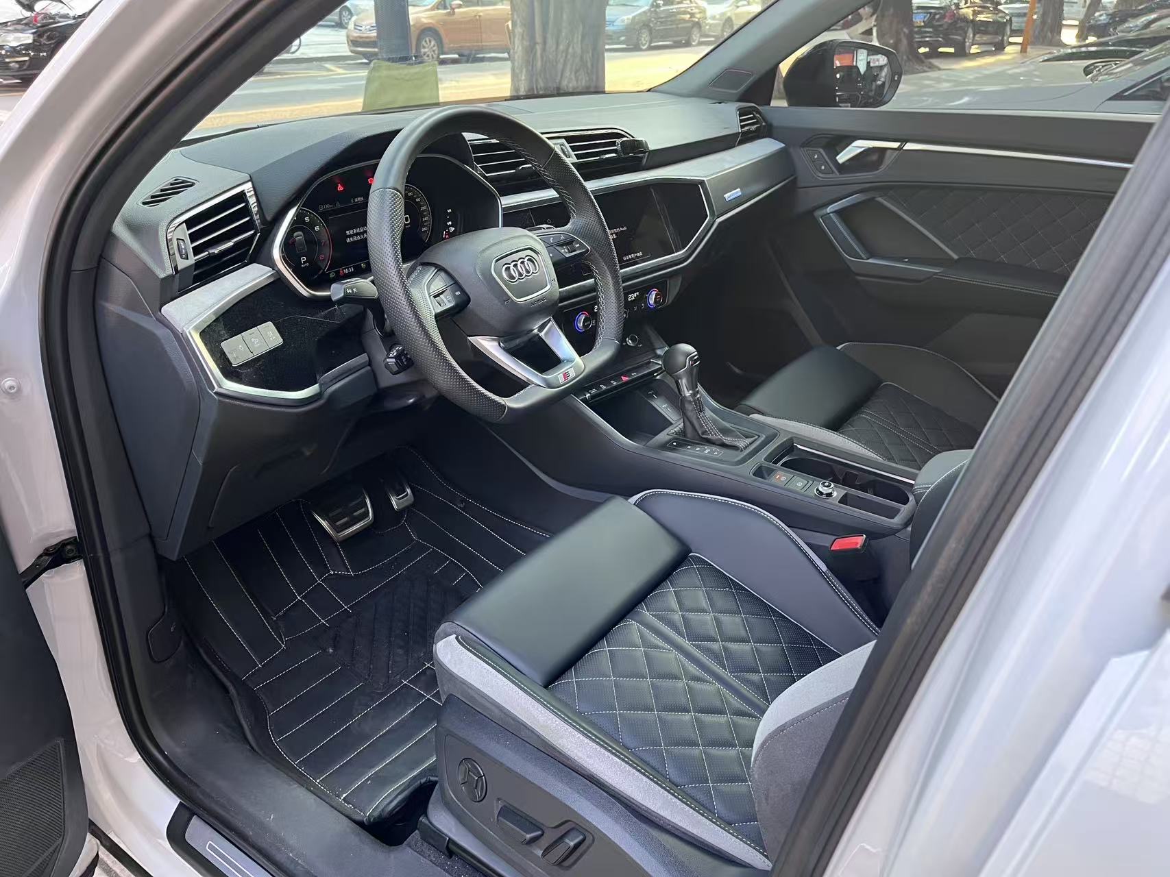 Audi Q3 Sportback 2026 immagine di auto #2