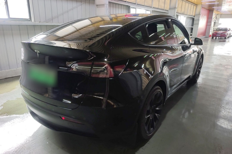 Tesla Model Y 2022 immagine di auto #7