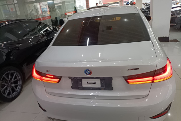 BMW 3 Series 2021 car image #4