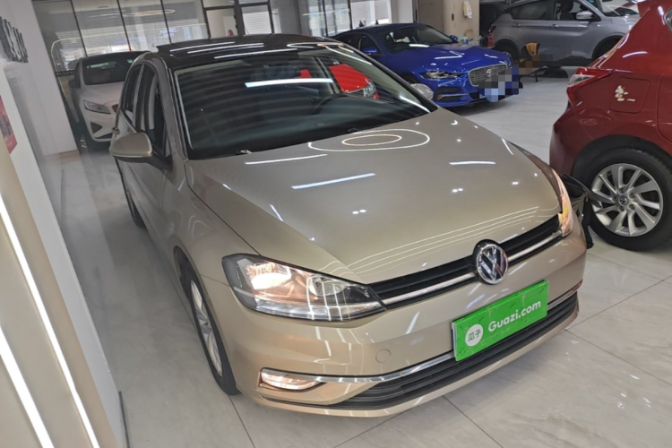 Volkswagen Golf 2018 car image #4