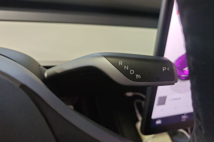 Tesla Model Y 2022 car image #18