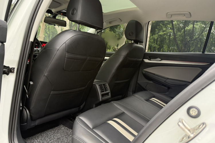 Volkswagen Golf 2021 car image #14