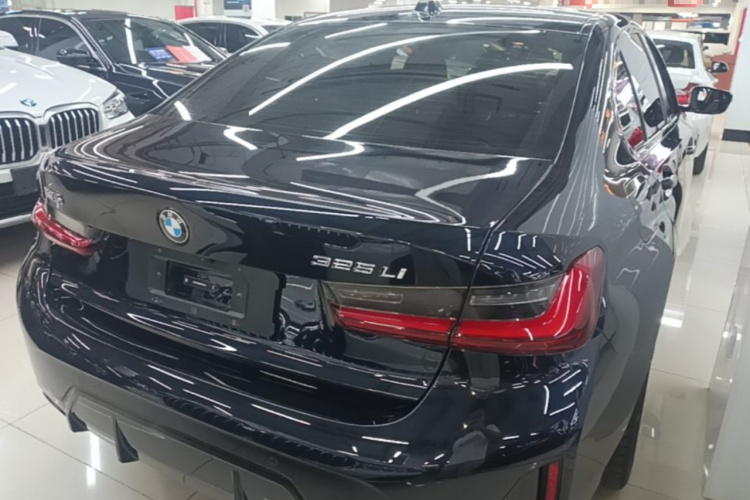 BMW 3 Series 2025 #7 BMW 3 Series 2025 car image #7