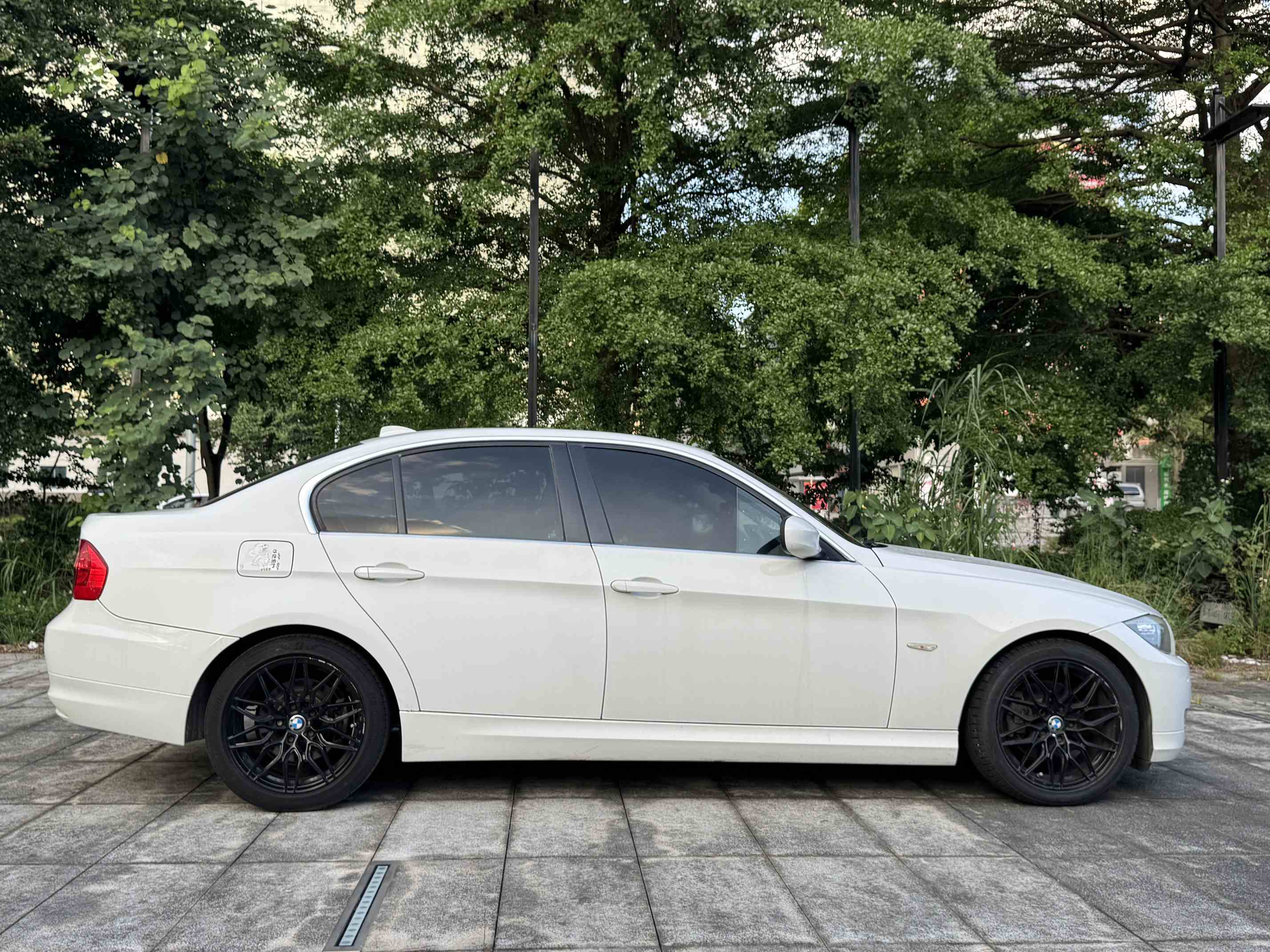 BMW 3 Series 2011 #9 BMW 3 Series 2011 car image #9