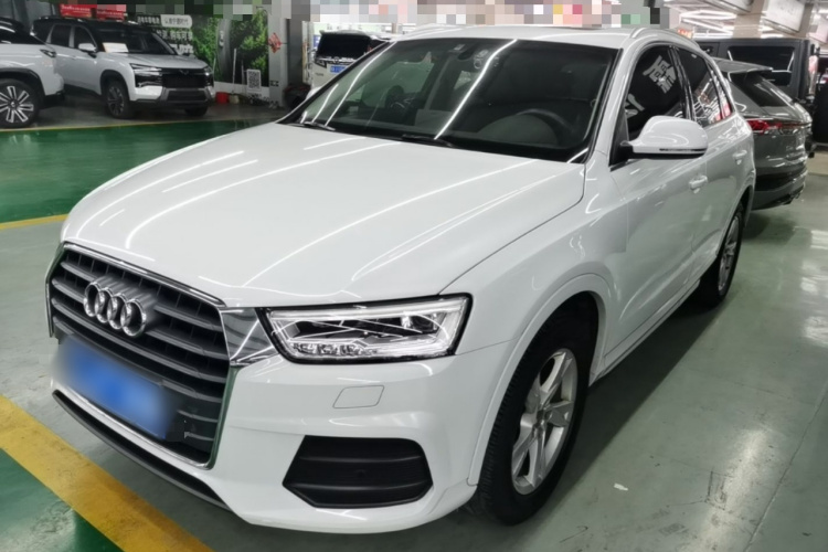 Audi Q3 2019 car image #2