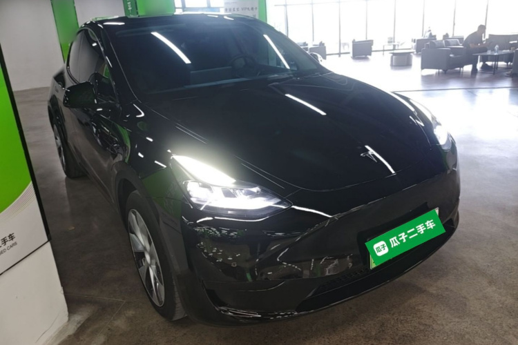 Tesla Model Y 2023 #4 Tesla Model Y 2023 car image #4