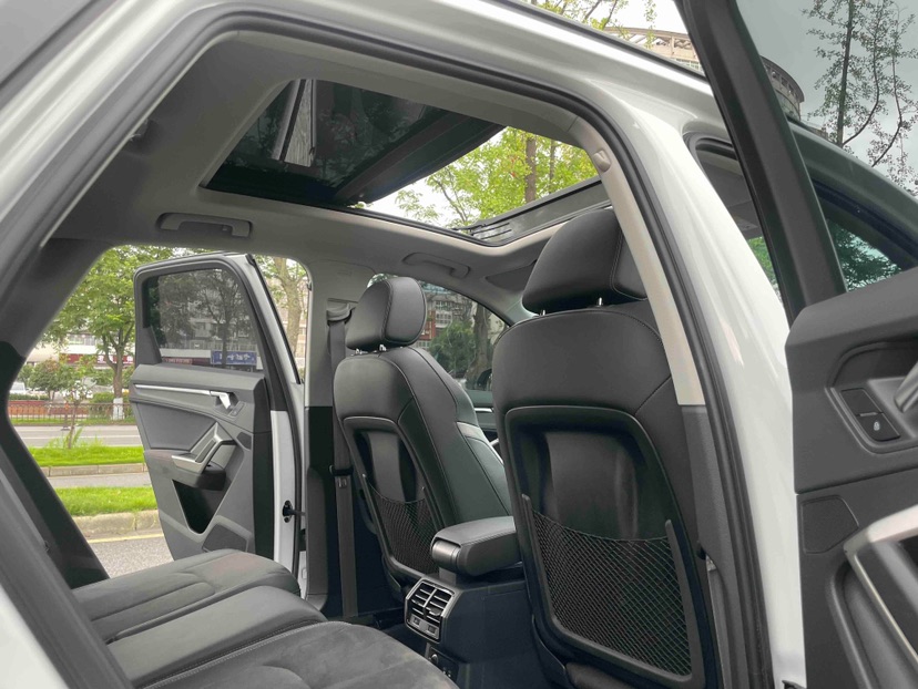 Audi Q3 2023 car image #7