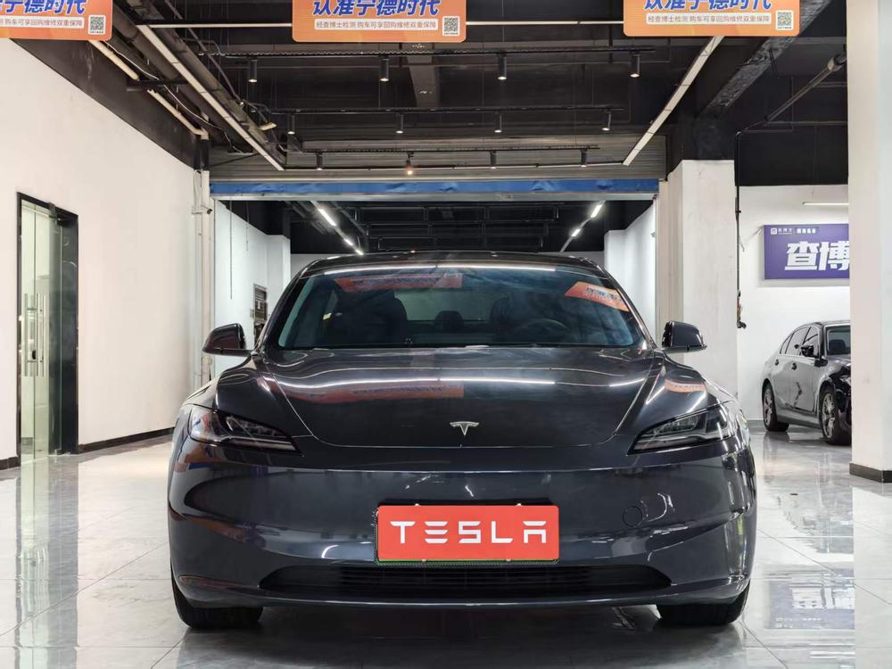 Tesla Model 3 2025 car image #2