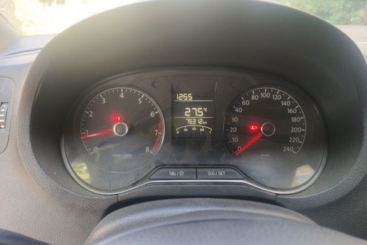 Volkswagen Polo 2015 car image #8