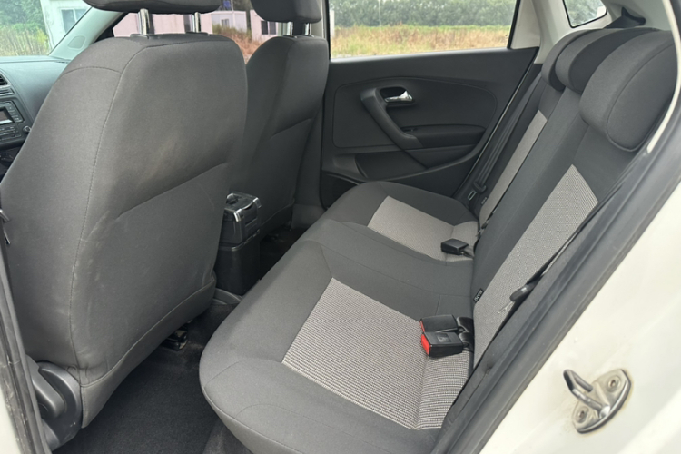 Volkswagen Polo 2016 car image #13