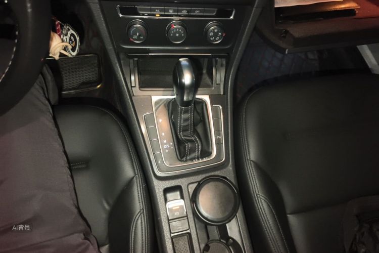 Volkswagen Golf 2017 car image #16
