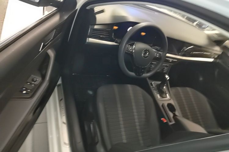 Volkswagen Lavida 2021 car image #12