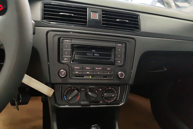 Volkswagen Santana 2022 car image #13