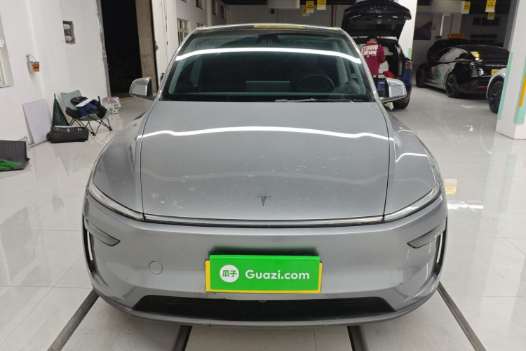 Tesla Model Y 2025 #3 Tesla Model Y 2025 car image #3