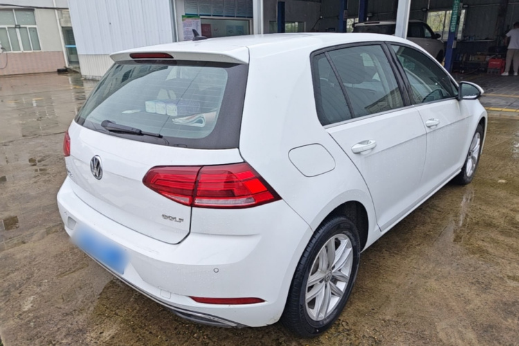 Volkswagen Golf 2019 car image #7