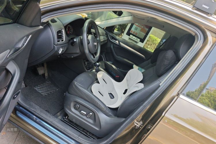 Audi Q3 2018 car image #17