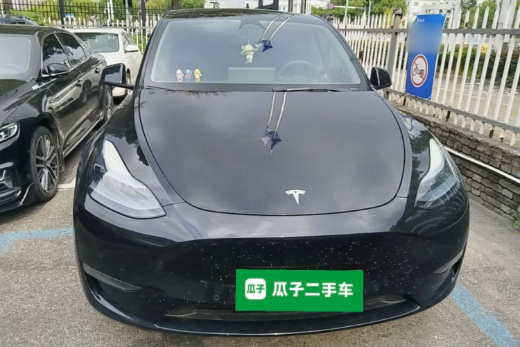 Tesla Model Y 2023 #3 Tesla Model Y 2023 car image #3
