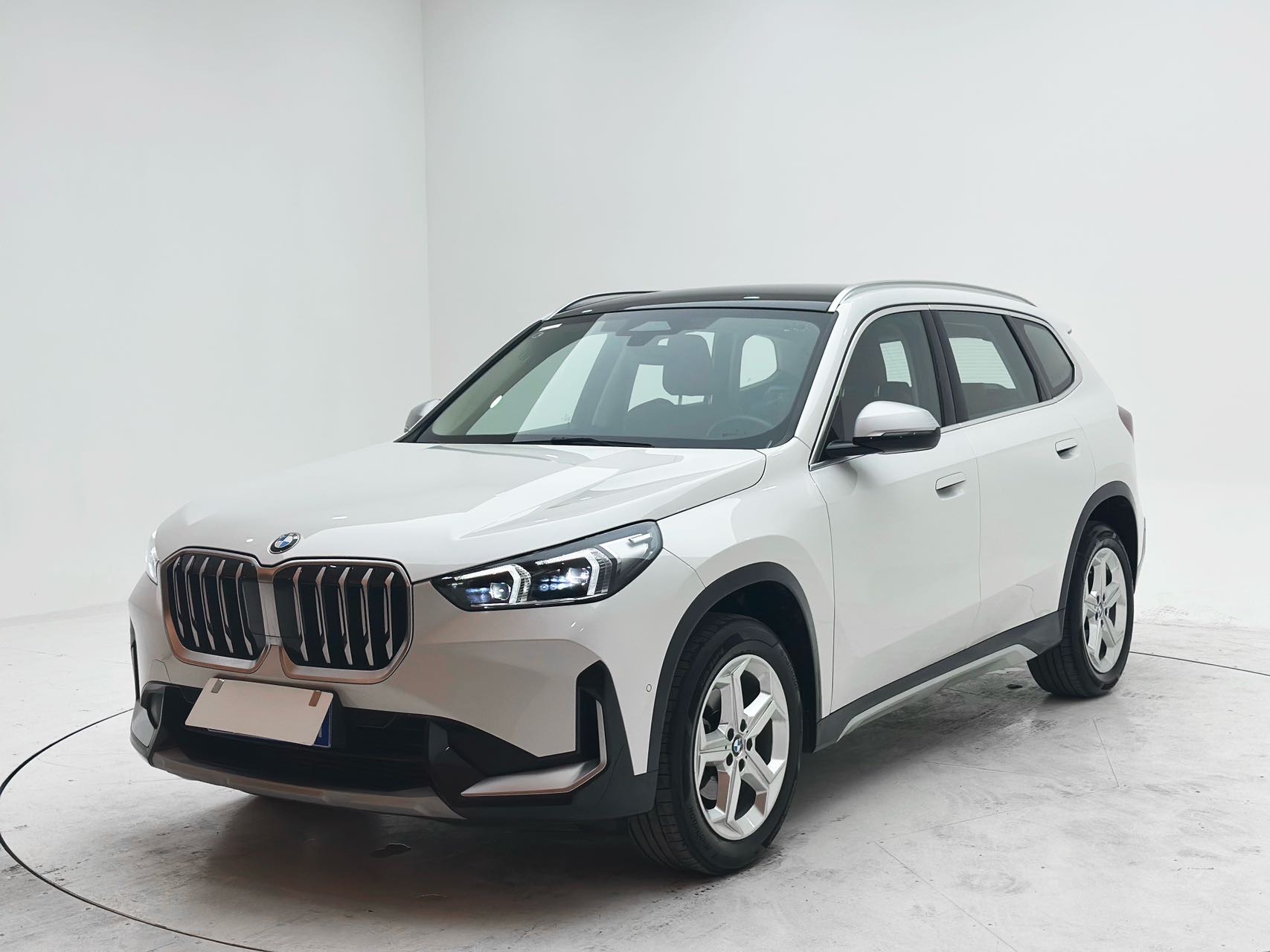 BMW X1 2023 car image 