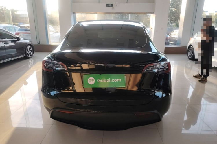 Tesla Model Y 2023 #6 Tesla Model Y 2023 car image #6