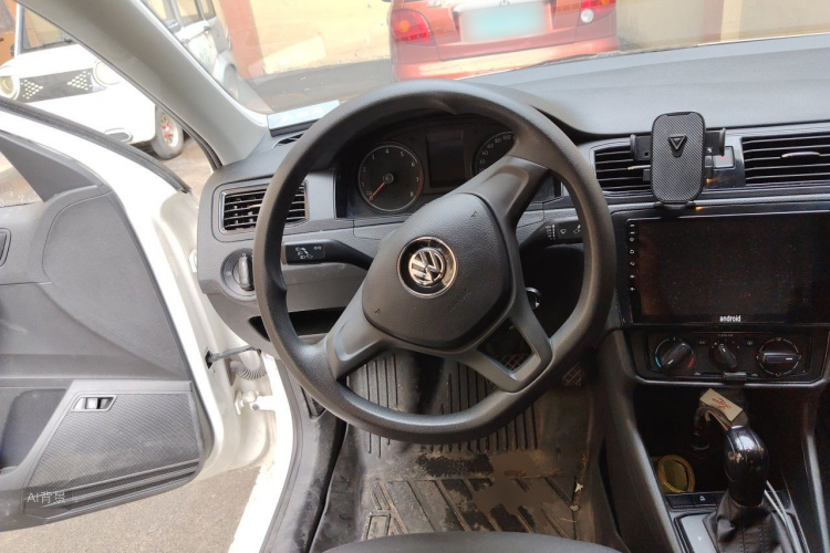 Volkswagen Santana 2022 car image #12