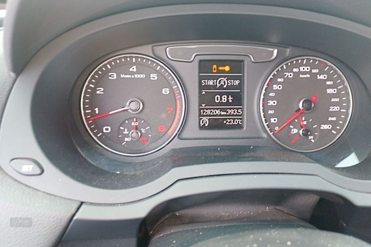 Audi Q3 2017 car image #14