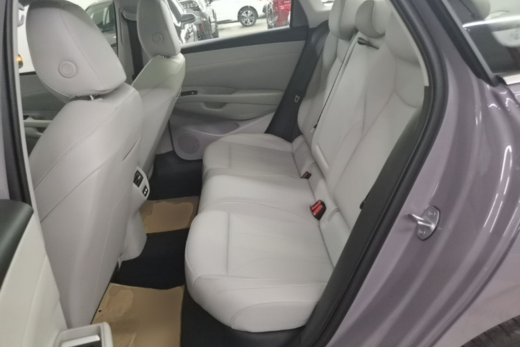 2025 car image #17