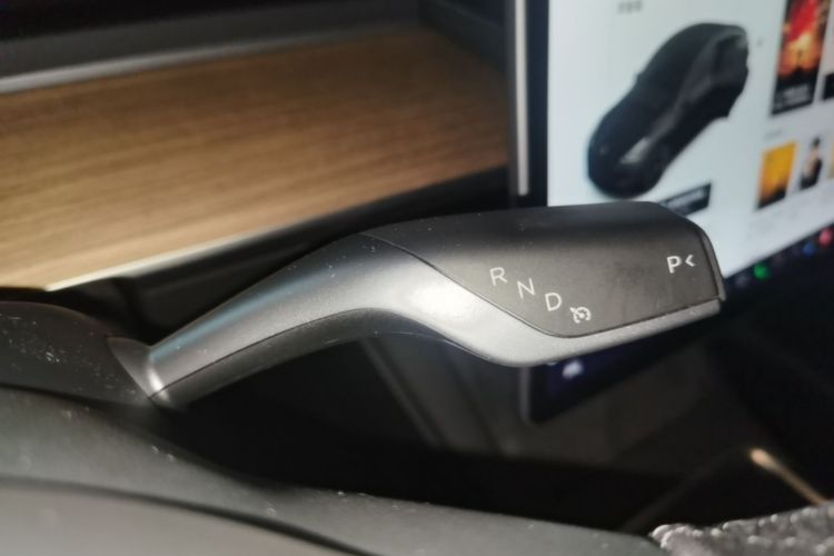 Tesla Model Y 2021 #14 Tesla Model Y 2021 car image #14
