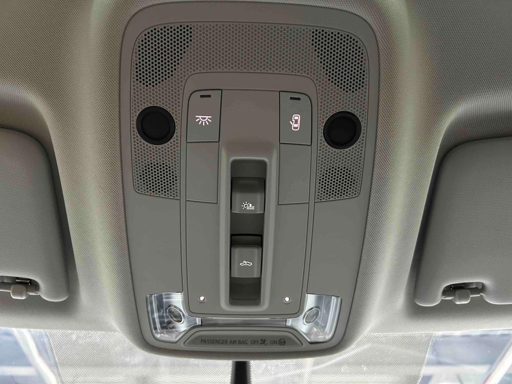 Audi Q3 2022 car image #12