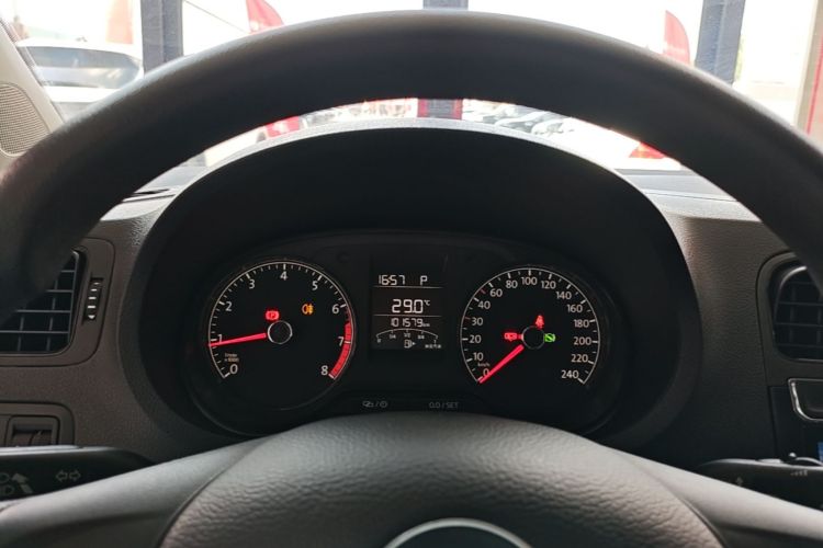 Volkswagen Polo 2017 car image #12