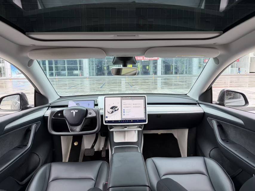 Tesla Model Y 2023 #14 Tesla Model Y 2023 car image #14