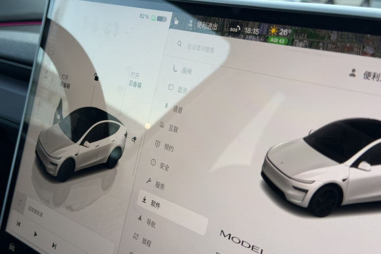 Tesla Model Y 2025 immagine di auto #8