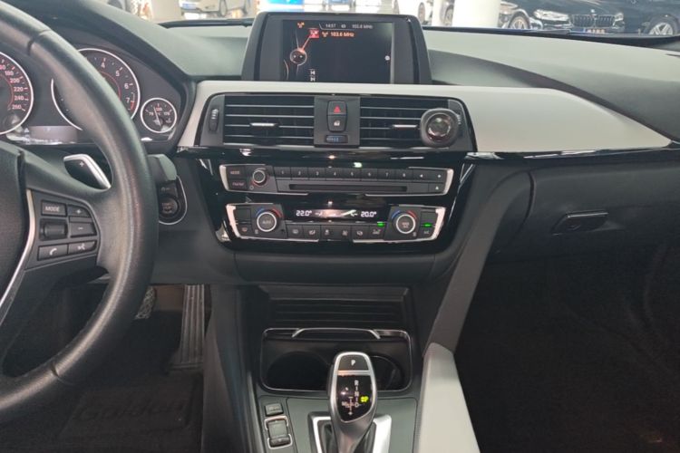 BMW 3 Series 2017 car image #13