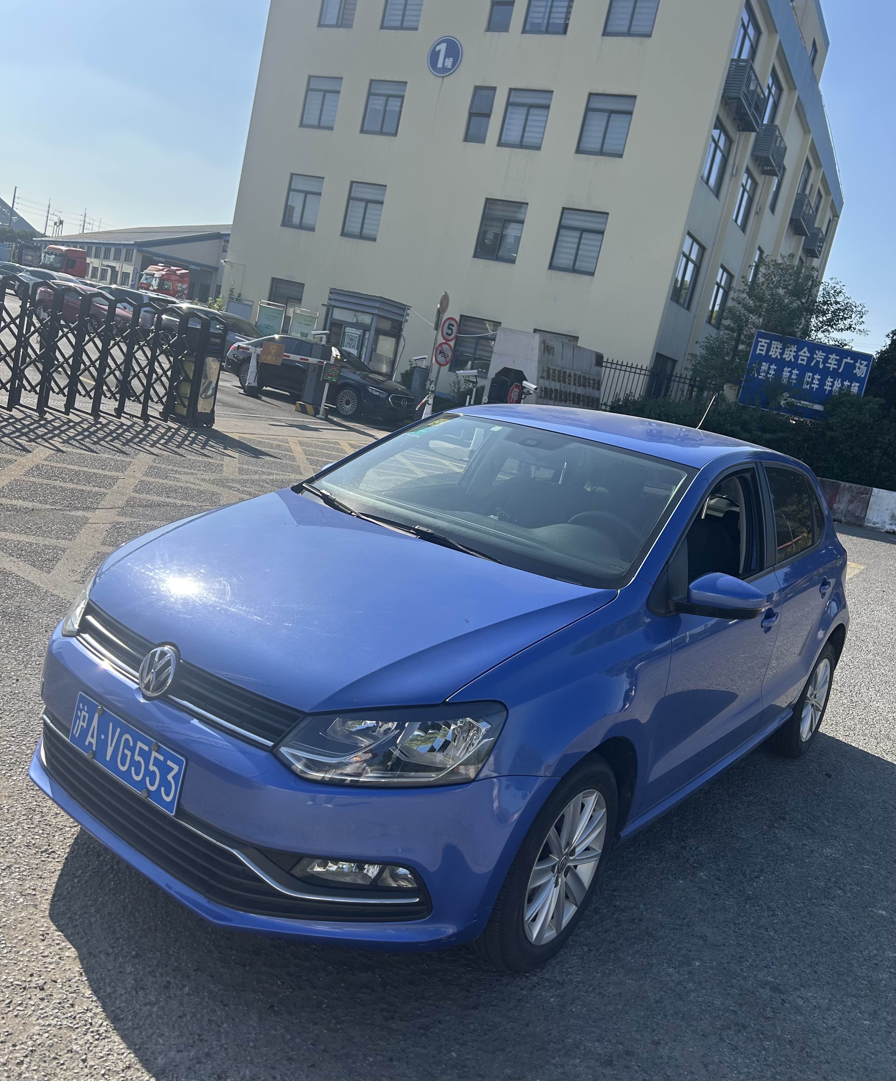 Volkswagen Polo 2015 Volkswagen Polo 2015 car image