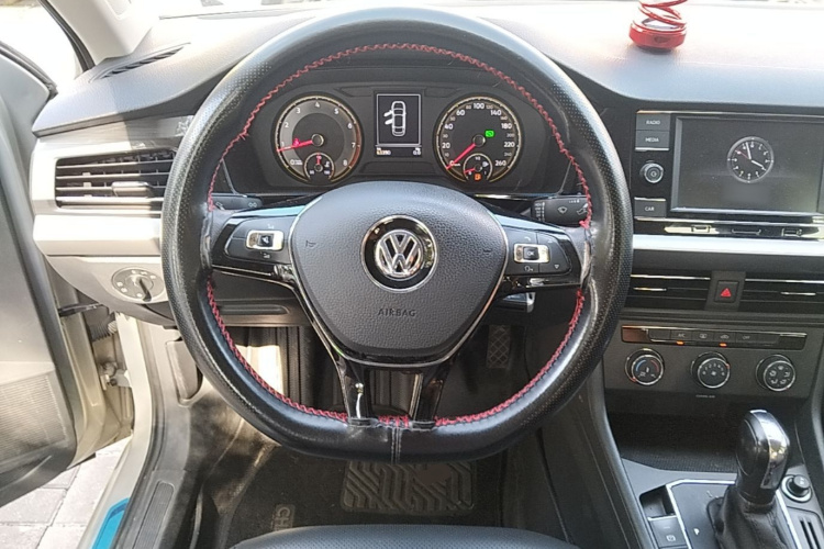 Volkswagen Lavida 2018 car image #11