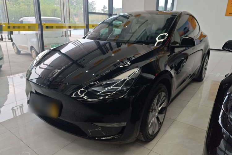 Tesla Model Y 2023 #2 Tesla Model Y 2023 car image #2