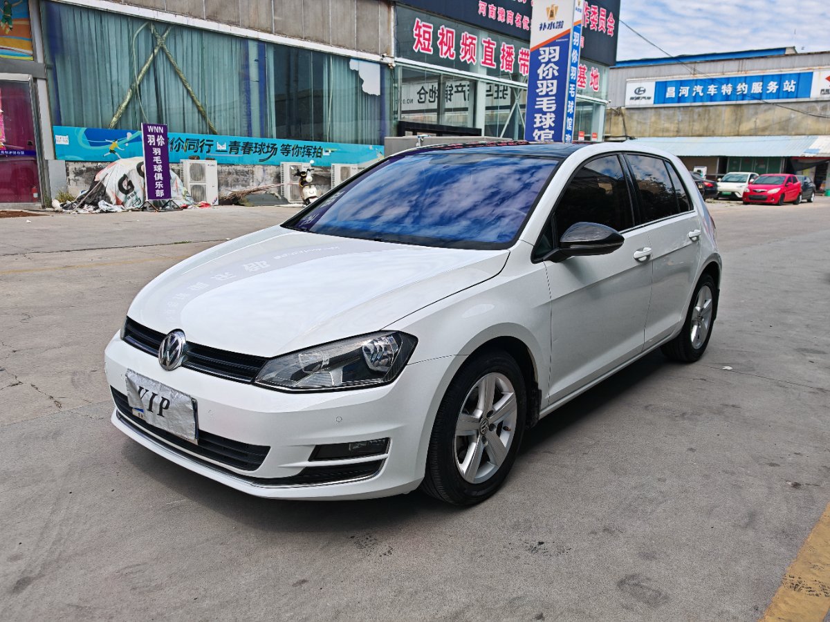Volkswagen Golf 2018 car image #3