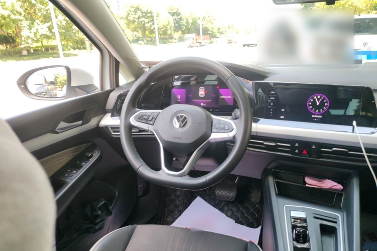 Volkswagen Golf 2022 car image #11