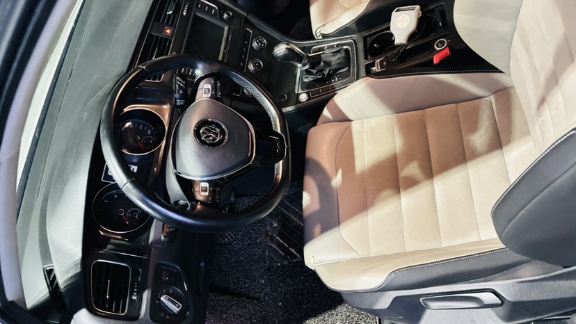 Volkswagen Golf 2017 car image #9