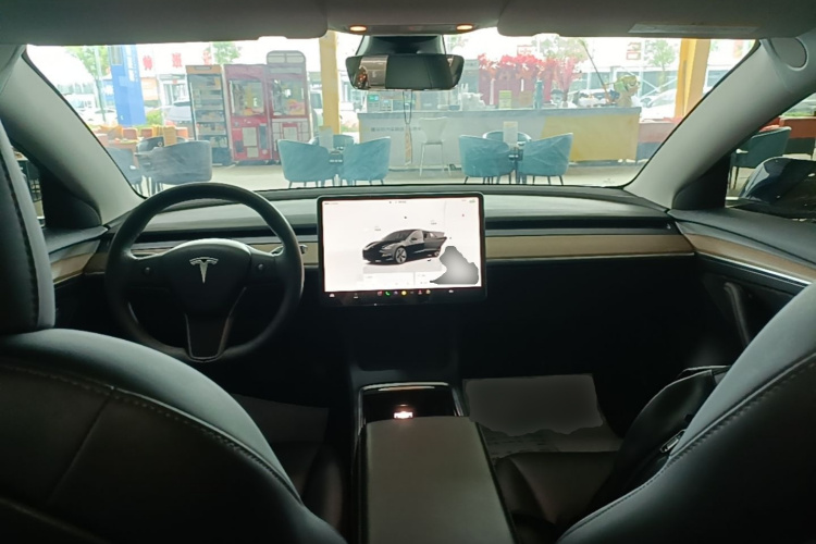 Tesla Model 3 2023 car image #11