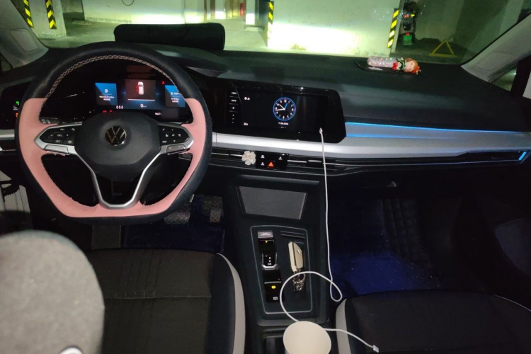 Volkswagen Golf 2022 car image #7