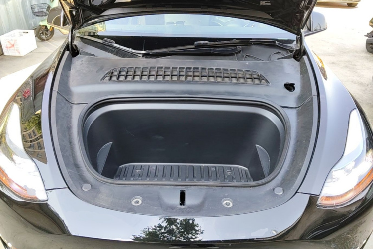Tesla Model Y 2023 car image #20