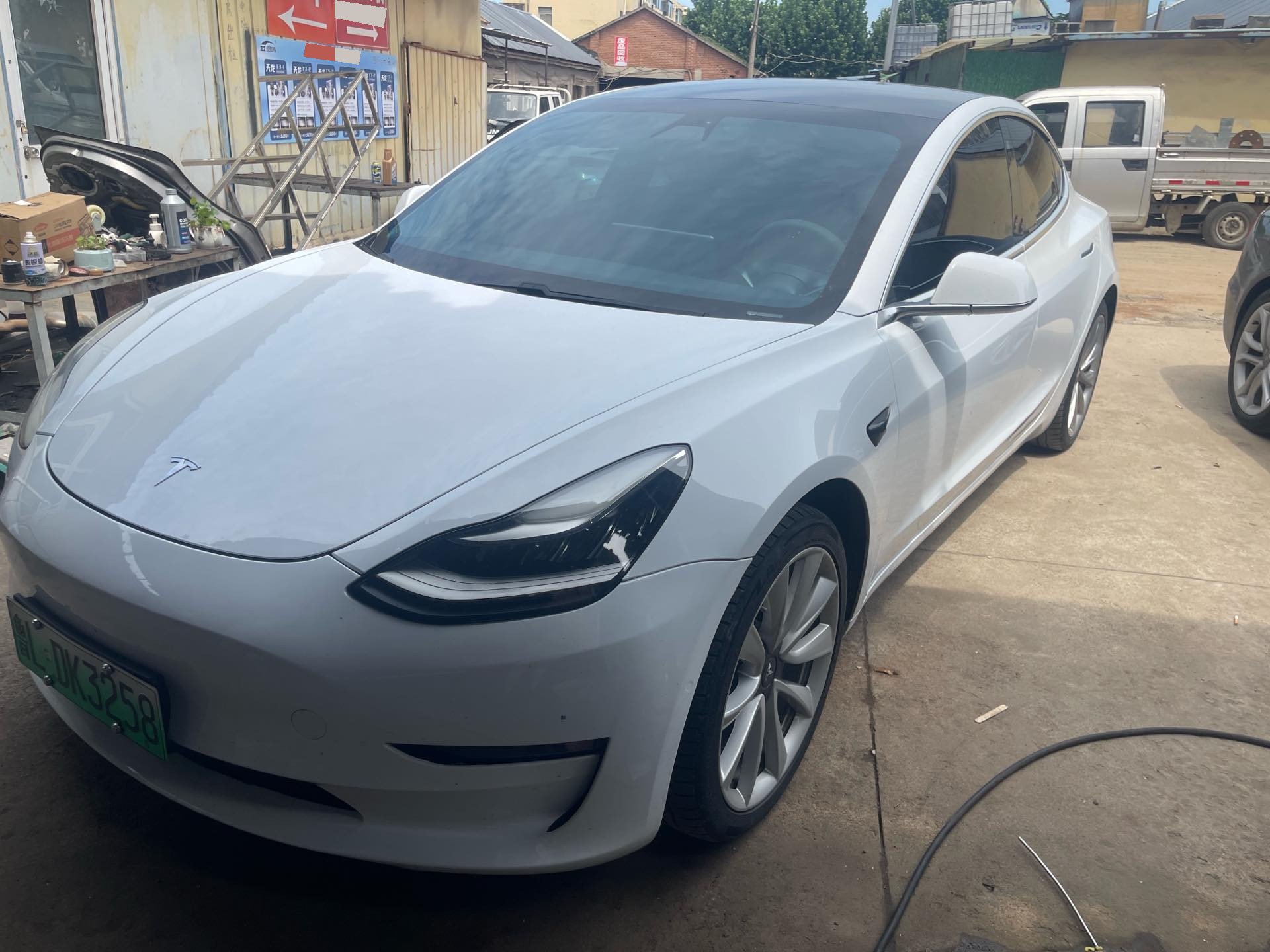 Tesla Model 3 2020 car image 