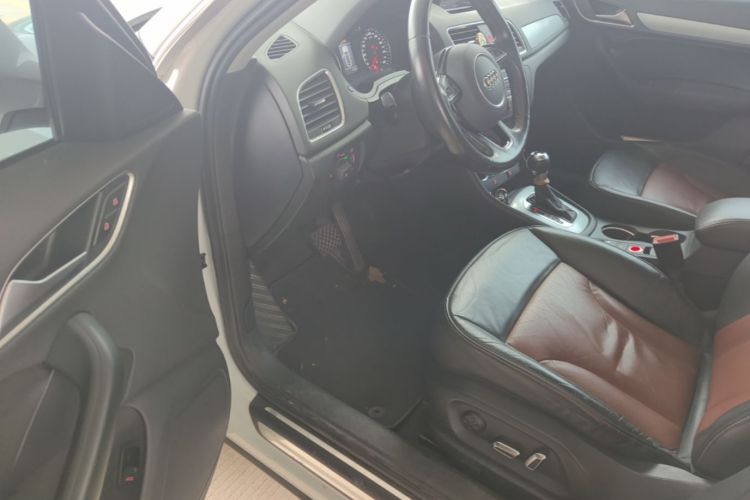 Audi Q3 2017 car image #16