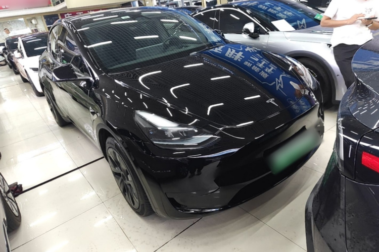 Tesla Model Y 2024 #4 Tesla Model Y 2024 car image #4