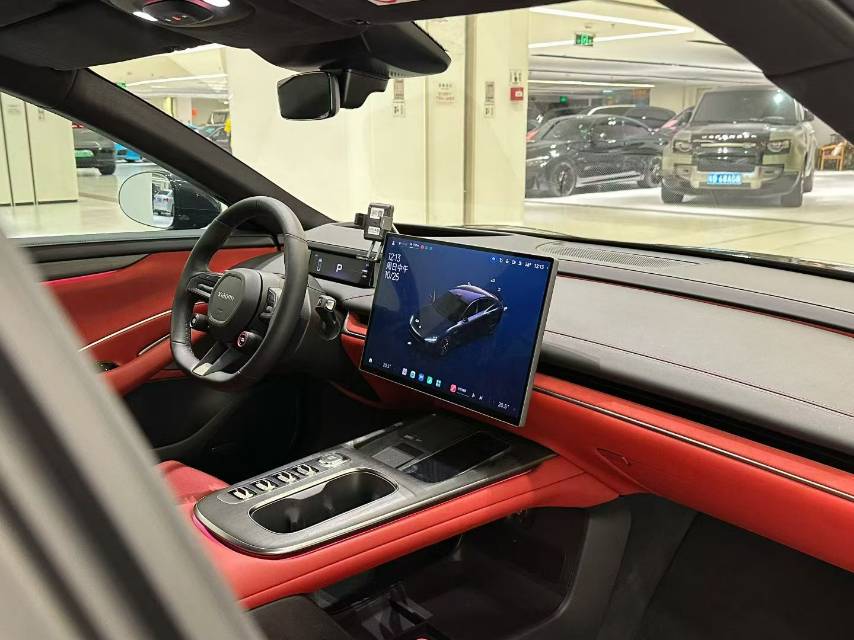 MI SU7 2025 immagine di auto #9
