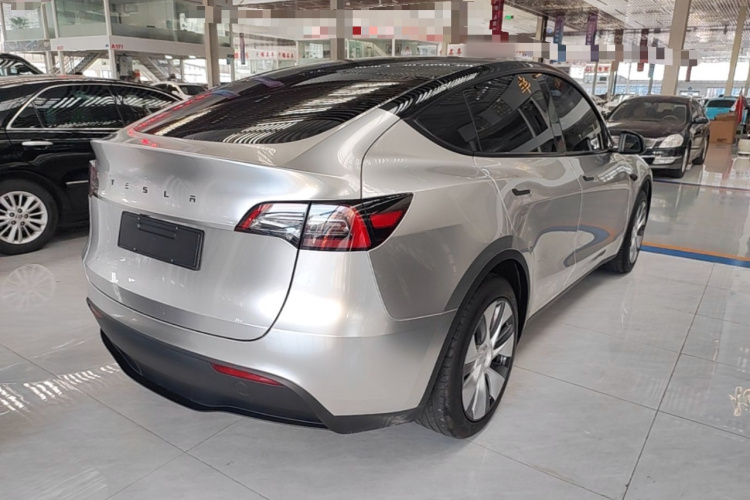 Tesla Model Y 2024 #5 Tesla Model Y 2024 car image #5