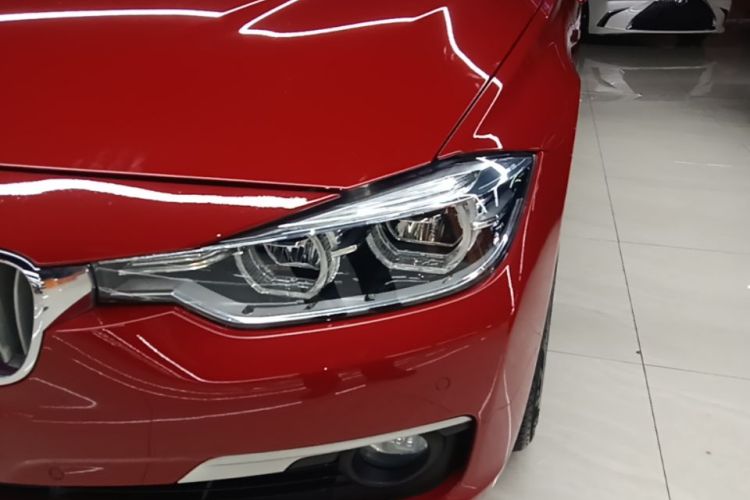 BMW 3 Series 2018 car image #23