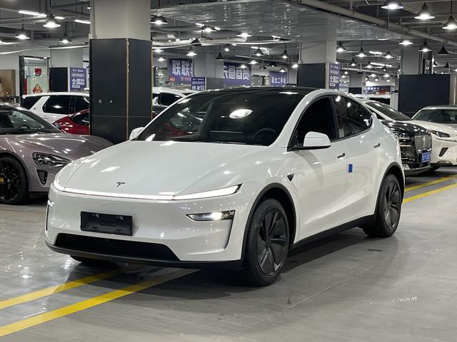 Tesla Model Y 2026 #11 Tesla Model Y 2026 car image #11