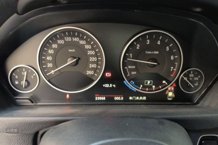 BMW 3 Series 2019 car image #13