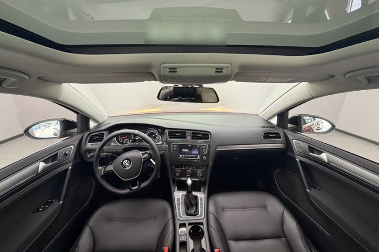 Volkswagen Golf 2017 car image #10